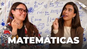 María y Clau en la portada del episodio hablando sobre cómo sobrevivir a las matemáticas